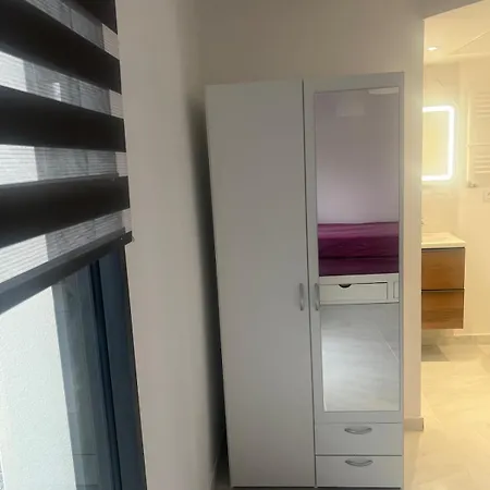 펜션 Attenant A La Maison *