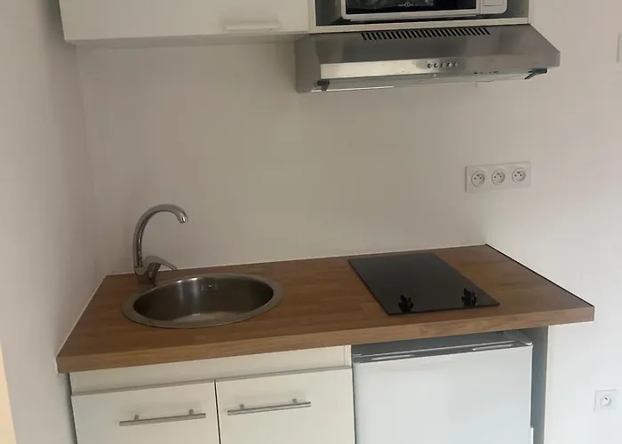 Дом отдыха Attenant A La Maison *